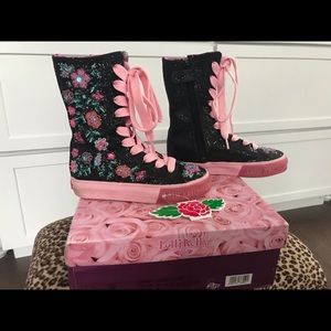 Young girls Lelli Kelly high-top sneakers, Toddler US size 10, EU size 28.